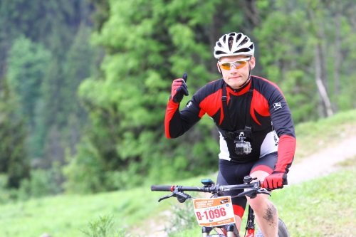 01.06.2014 - Tegernsee MTB-Marathon: Anstig zum höchsten Punkt der Strecke - Alex schaut immer noch entspannt aus