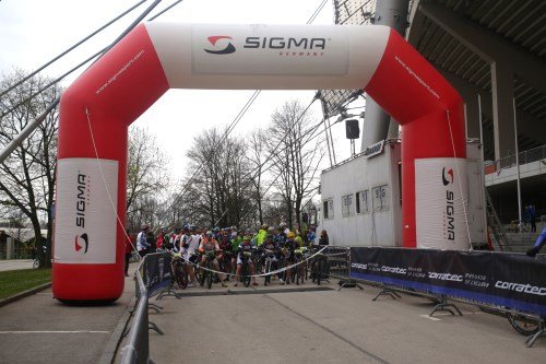 MTB CityBike Marathon München: Die 80 km-Elite vor dem Start
