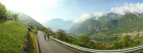 Rocky Mountain BIKE Marathon in Riva del Garda: Panoramabild von Tenno aus über den Gardasee