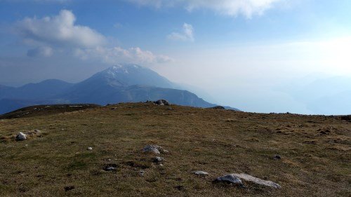 Blick vom Monte Altissimo auf den 2.218 m hohen Cima Valdritta