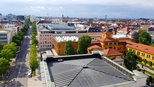 München - Sommer in der Stadt: Blick aus dem Riesenrad am Königsplatz Richtung O2 Tower
