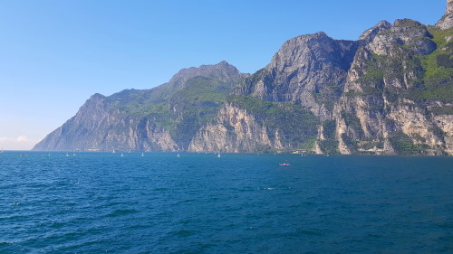 Riva del Garda - beeindruckende Berge
