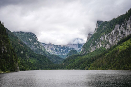 Salzkammergut Trophy in Bad Goisern - Impressionen: Ab dem Mittag hingen dicke Wolken über dem Vorderen Gosausee