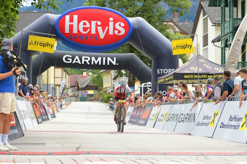 Salzkammergut Trophy in Bad Goisern - Alex kommt ins Ziel